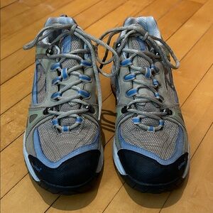 Dunham Tan and Blue Winter Boots